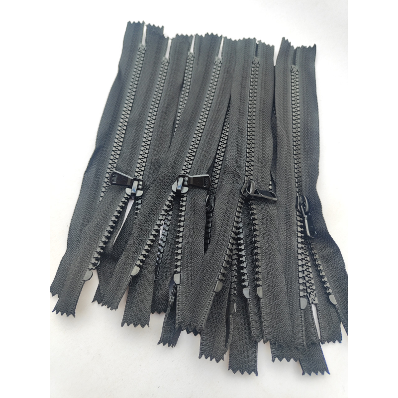 Блискавка трактор 16 см чорна