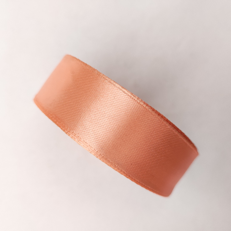 Атласна стрічка 2.5 см 33м