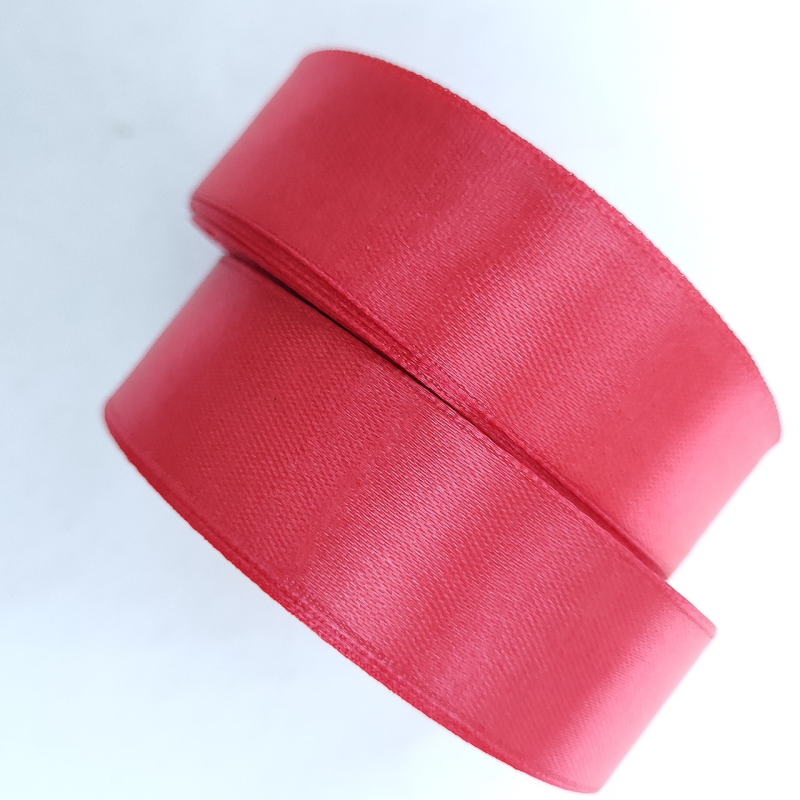 Атласна стрічка 2.5 см 33м