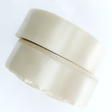 Атласна стрічка 2.5 см 33м