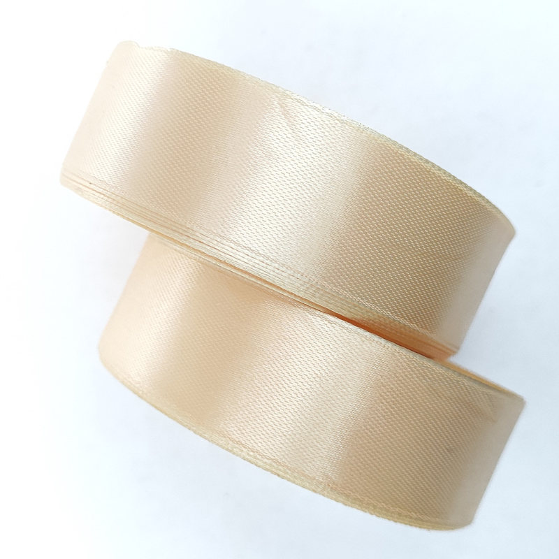 Атласна стрічка 2.5 см 33м беж світла