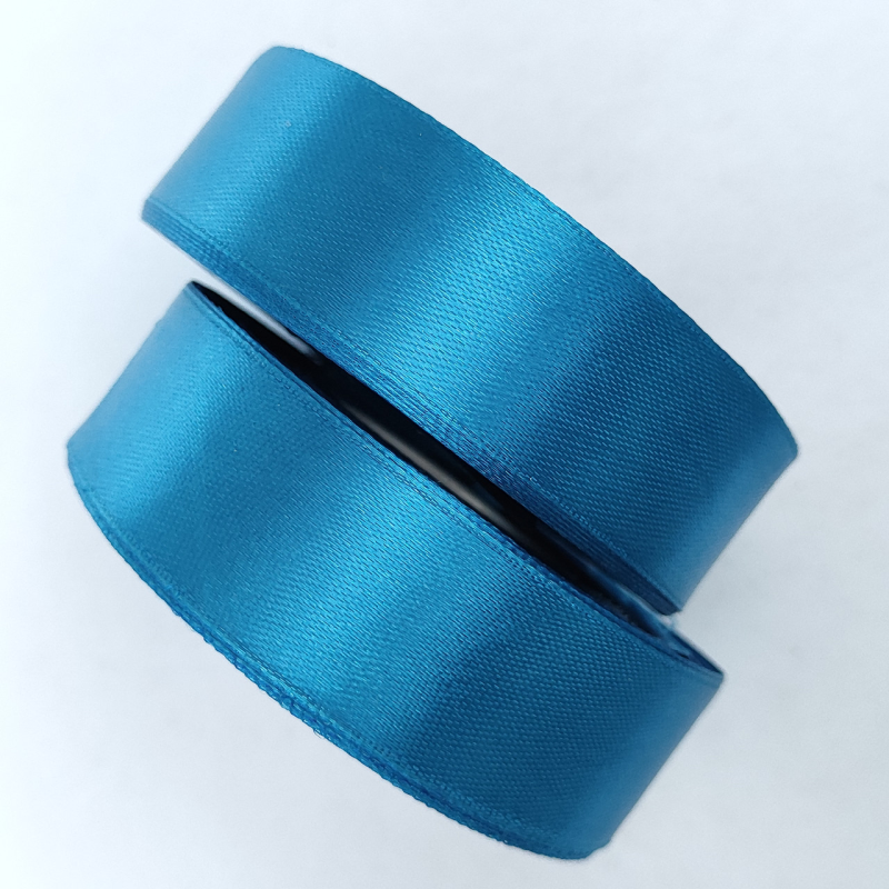 Атласна стрічка 2.5 см 33м