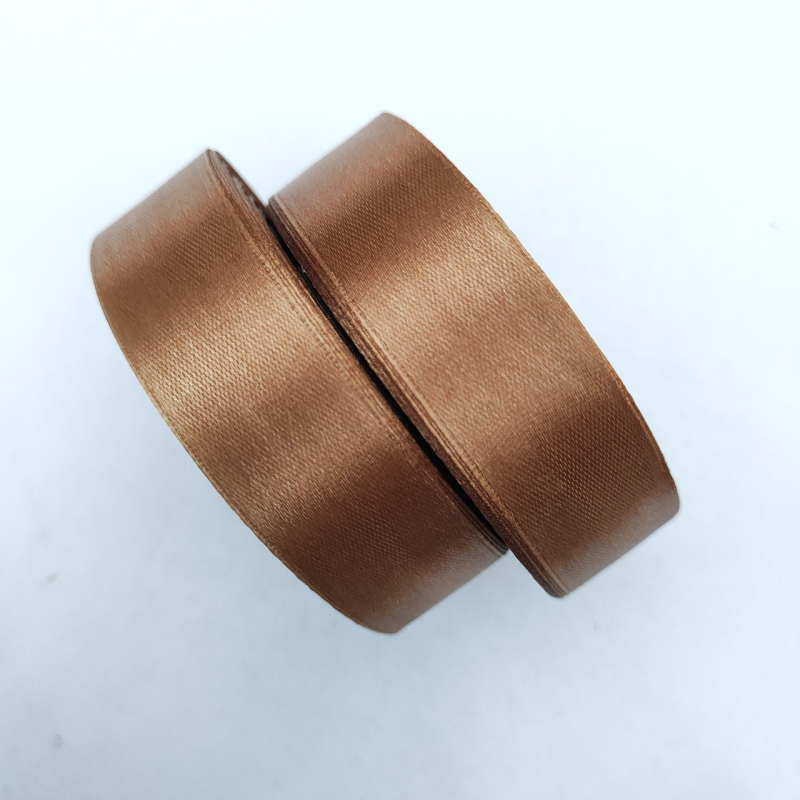 Атласна стрічка 2.5 см 33м