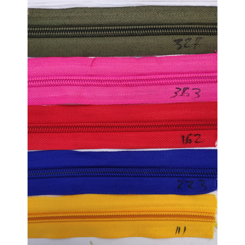 Рулонна блискавка типу “Спіраль“ Т-5 (200ярдів.) кольорова