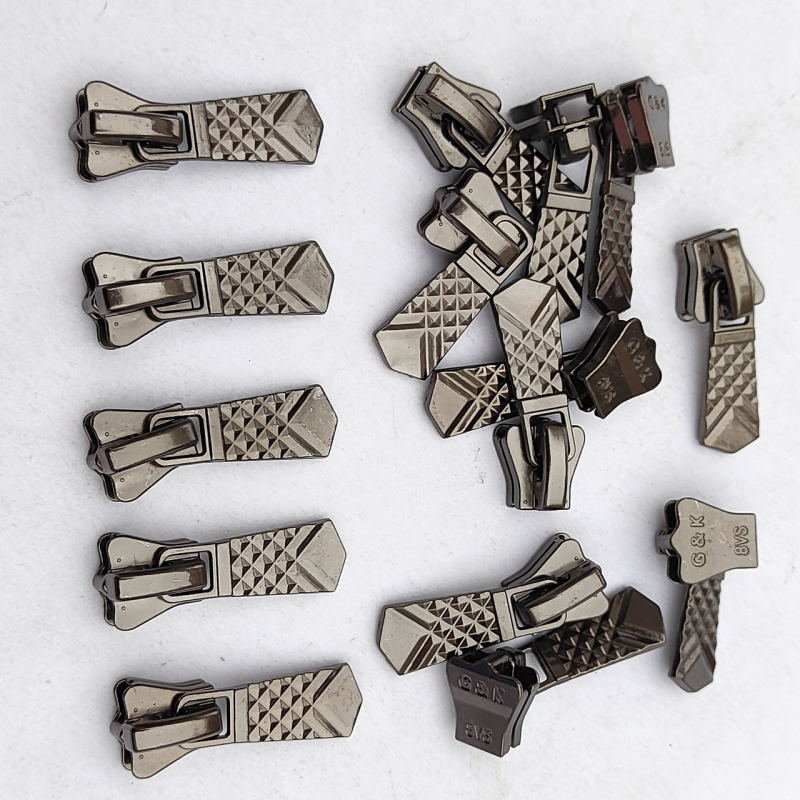 Бігунок  трактор № 8 темний нікель корона