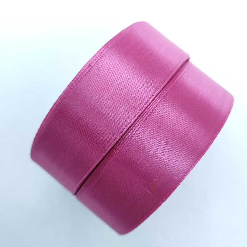 Атласна стрічка 2.5 см 33м