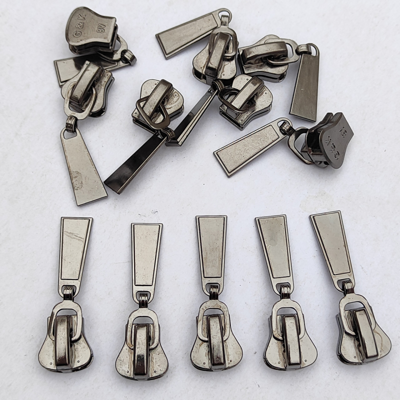 Бігунок  трактор № 8 темний нікель