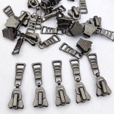 Бігунок  трактор № 8 темний нікель корона