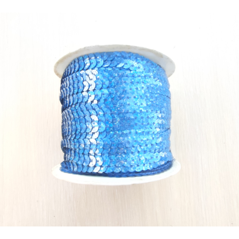 Паєтки на нитці