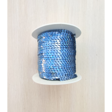 Паєтки на нитці