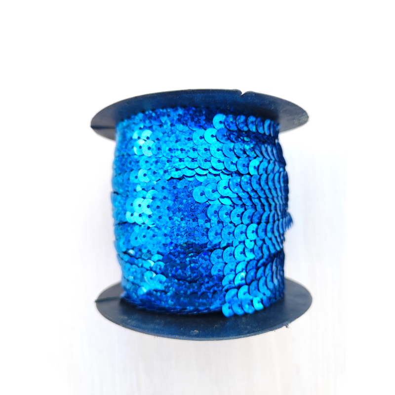 Паєтки на нитці