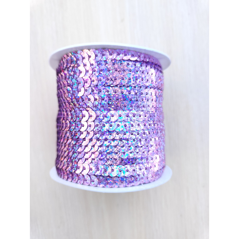 Паєтки на нитці