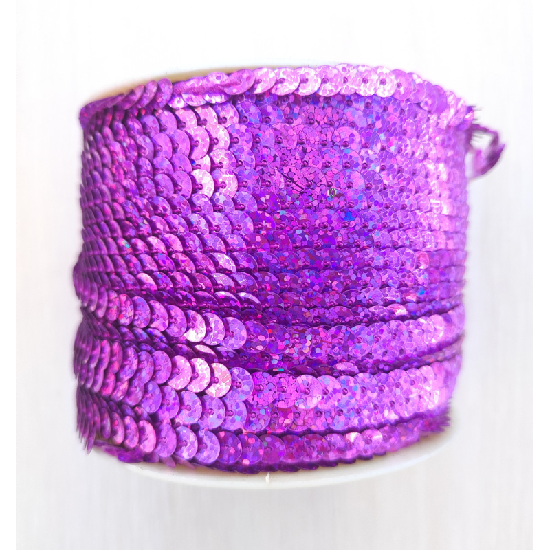 Паєтки на нитці