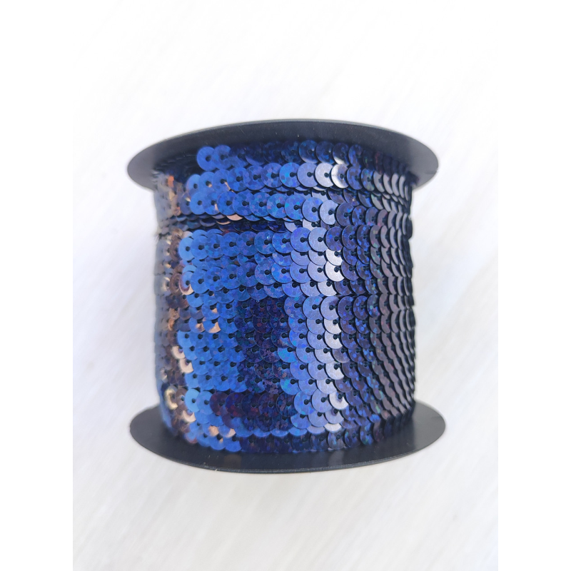 Паєтки на нитці