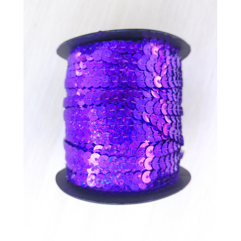 Паєтки на нитці