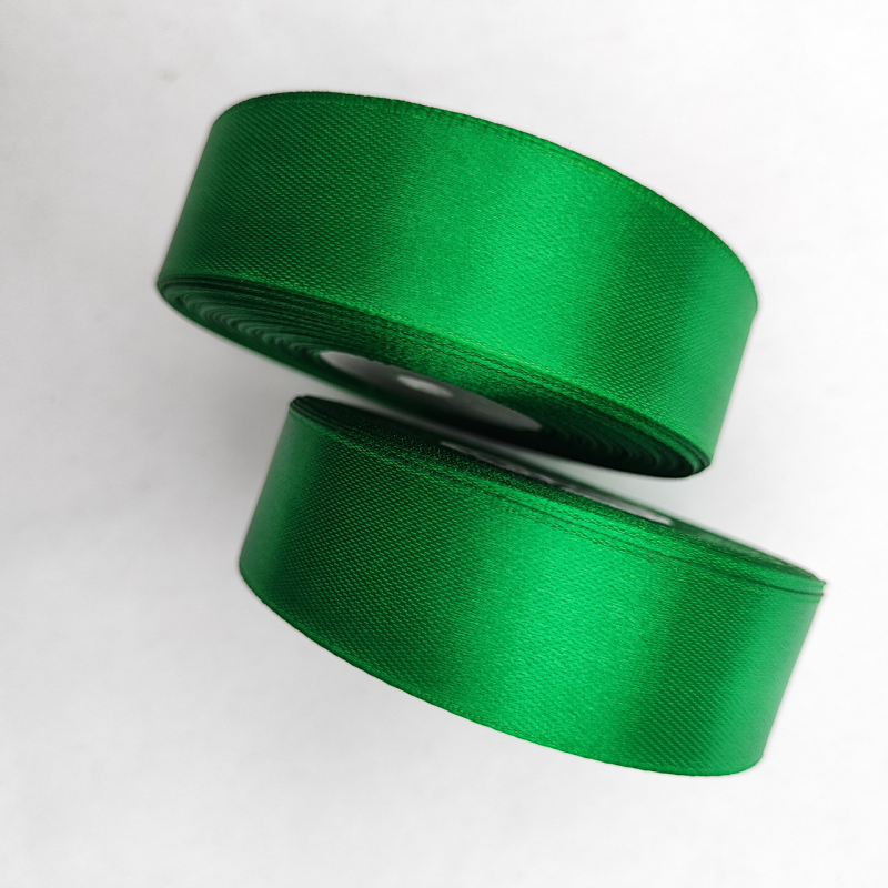 Атласна стрічка 2.5 см 33м зелена