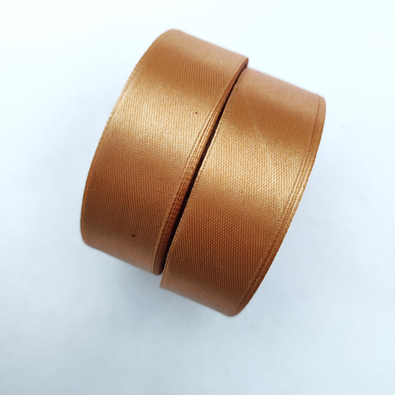 Атласна стрічка 2.5 см 33м