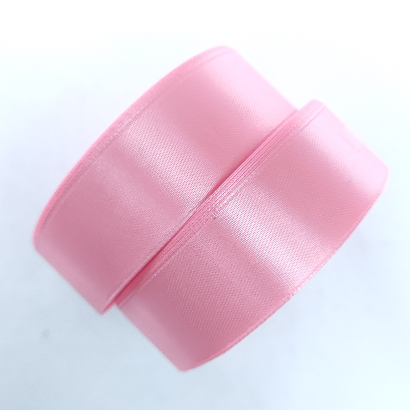 Атласна стрічка 2.5 см 33м.