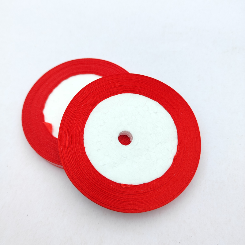 Атласна стрічка 1 см 23м червона