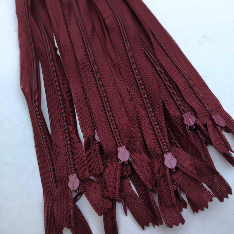 Блискавка потаємна 50 см 181 бордова