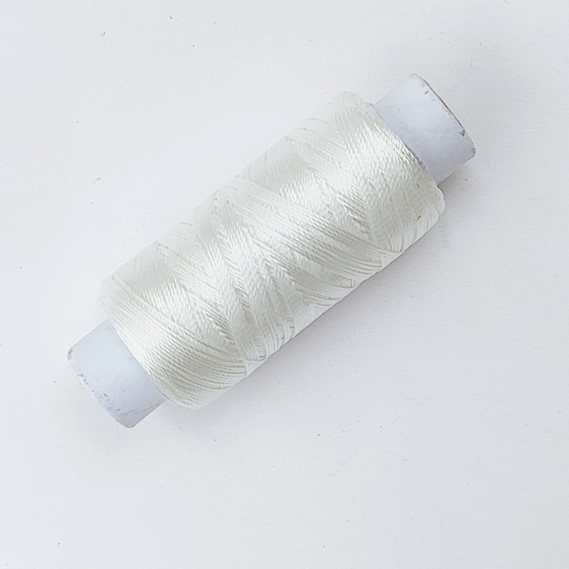 Нитка швейна  777 № 40 (300 ярдів) біле молоко