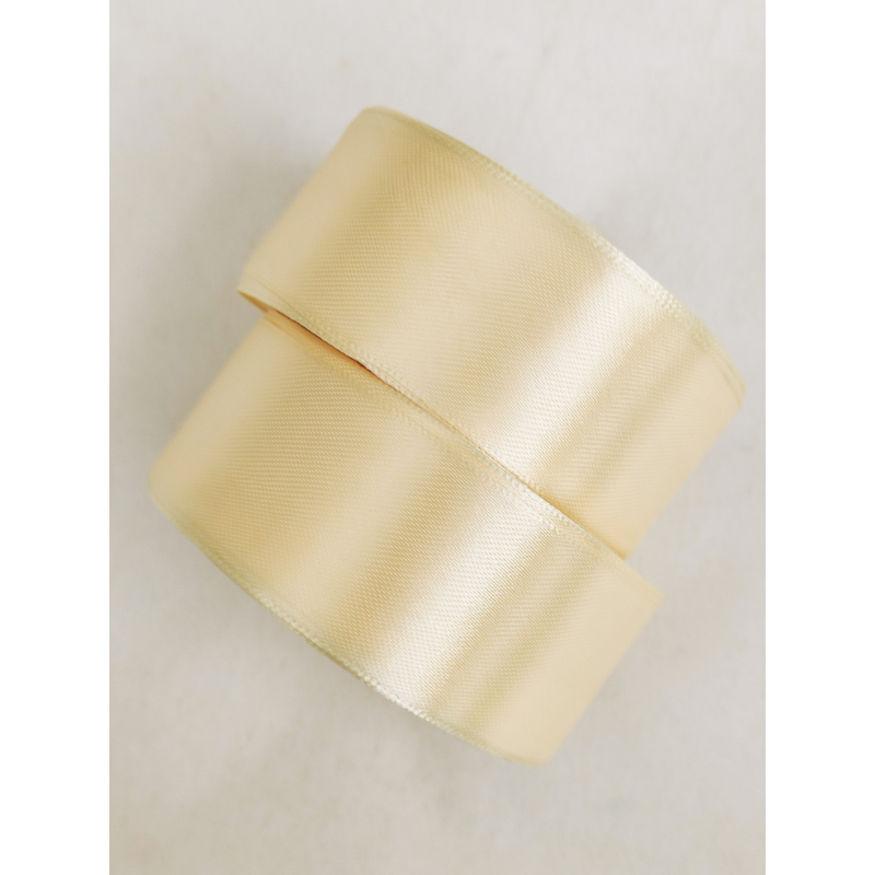 Атласна тасьма 4 см 33м молочний