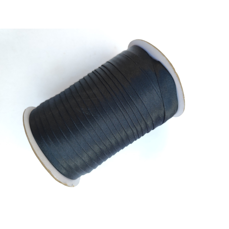 Бейка атласна чорна